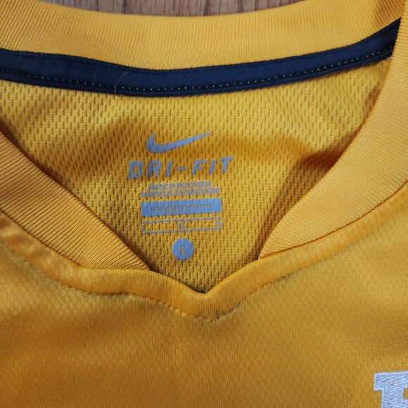 Iowa Hawkeyes Game Worn Soccer Jersey Big 10 Women #6 Sz. L - Picture 2 of 3